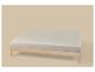 Cadre de lit en bois clair avec matelas beige sur fond neutre.
