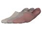 Trois paires de socquettes invisibles en beige, marron clair et rose foncé.