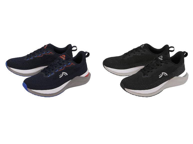Deux paires de chaussures de sport: bleu marine avec des accents orange et bleus, et noires avec des détails blancs et gris.