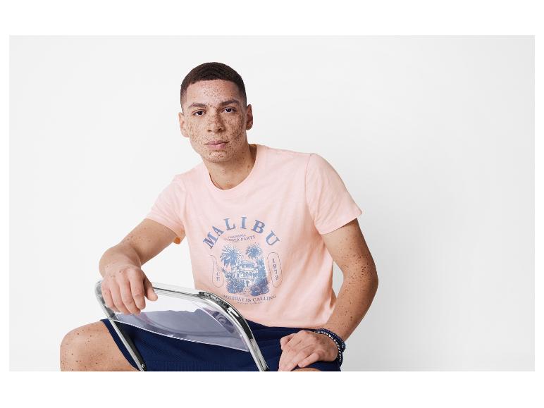 T-shirt Malibu et short : look estival décontracté.