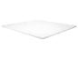Un surmatelas blanc avec une partie supérieure matelassée.