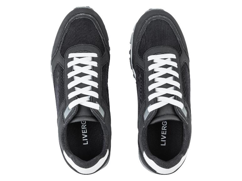 Des baskets noires avec des lacets blancs de la marque Liverg.