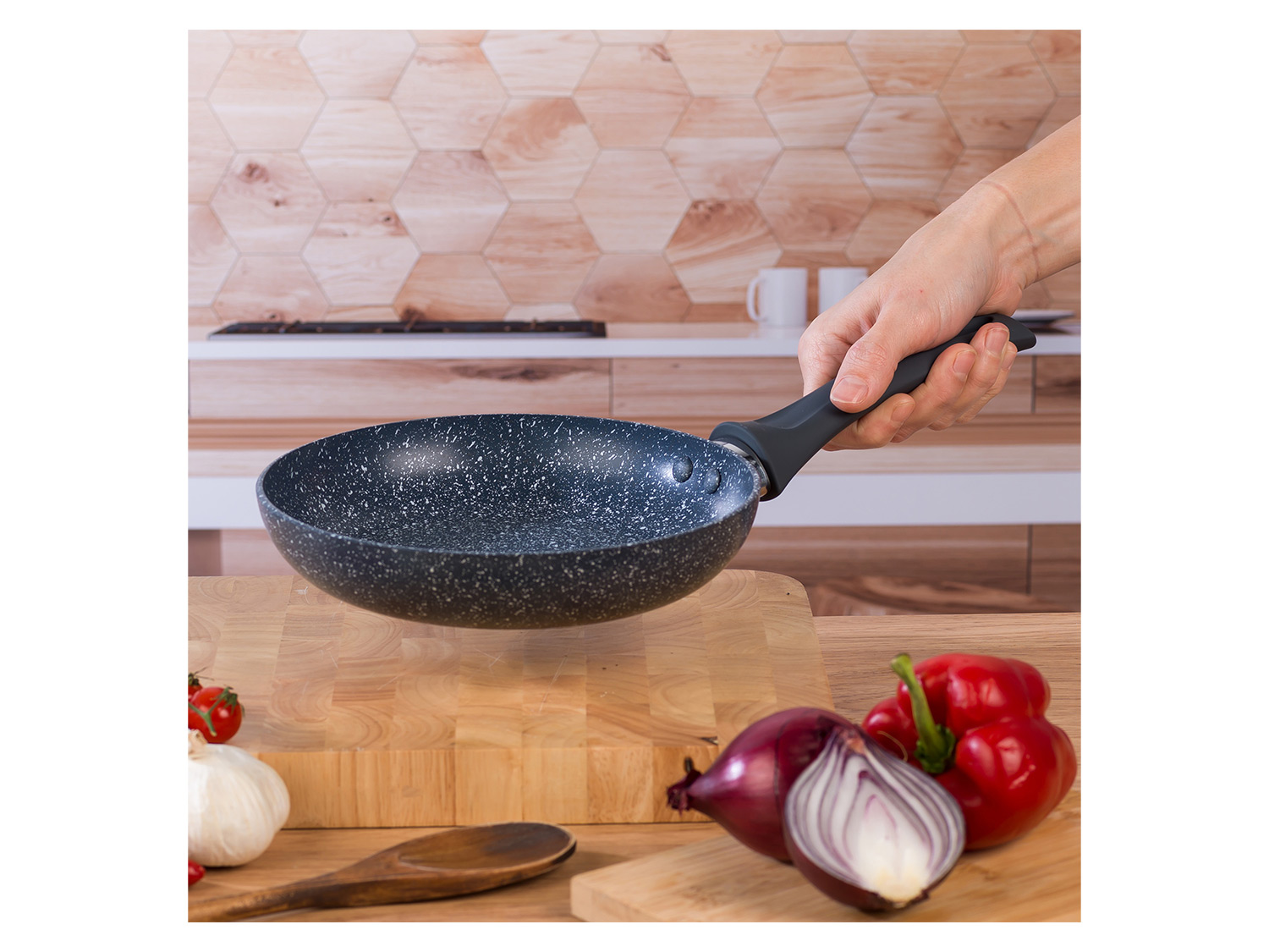 Russell Hobbs Wok, casserole à manche, sauteuse ou casserole, Aluminium Nightfall Collection Blue Marble  (poêle, 20 cm)