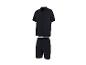Ensemble de chemise à manches courtes et short noirs pour homme.