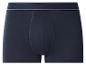 Caleçon boxer bleu foncé avec une ceinture blanche.