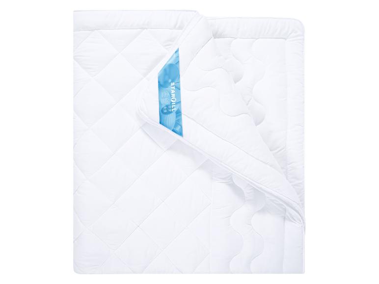 Couette blanche avec le logo Starflll