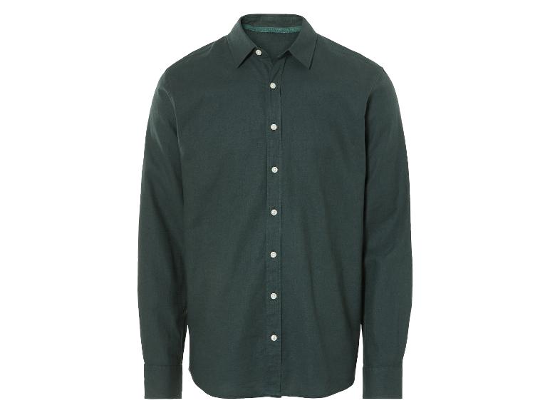 Chemise à manches longues vert foncé.