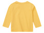 Un t-shirt jaune à manches longues pour bébé.
