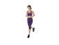 Femme en tenue de sport violette, brassière et legging, en train de courir.