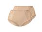 Deux paires de culottes beiges pour femmes avec de la dentelle.