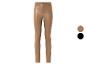 Pantalon en simili cuir marron pour femme.