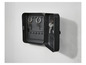 Un porte-clés noir avec des clés sur le mur.