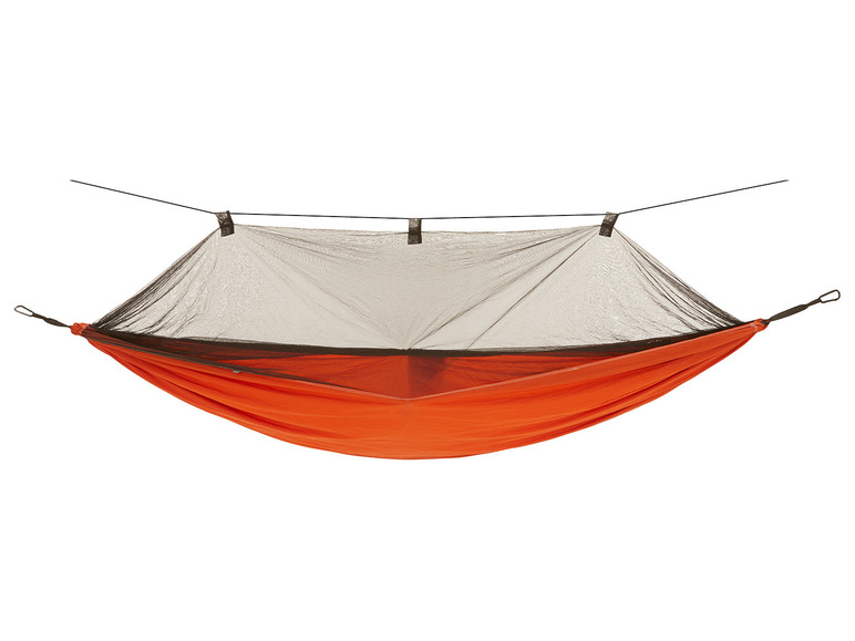 Un hamac orange avec une moustiquaire