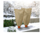 Deux housses de protection pour plantes en hiver.