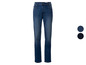 Un jean bleu taille haute