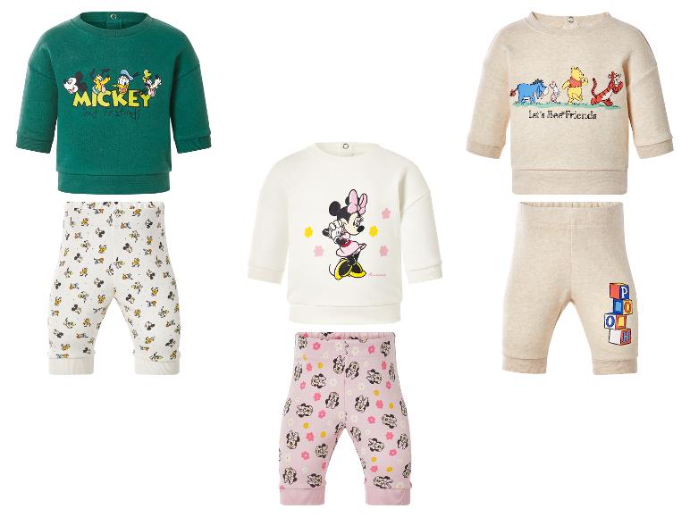 Trois ensembles de sweats à capuche et leggings pour enfants avec des personnages de dessins animés.