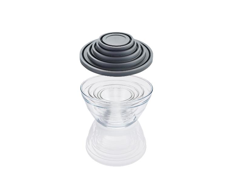 Un ensemble de bols en verre avec des couvercles gris.