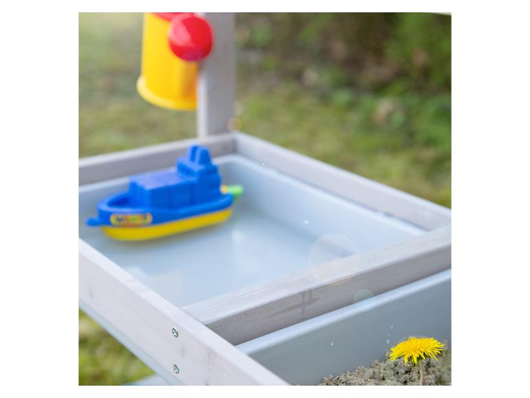 Table de jeu eau et sable pour enfants avec bateau bleu et arrosoir jaune.