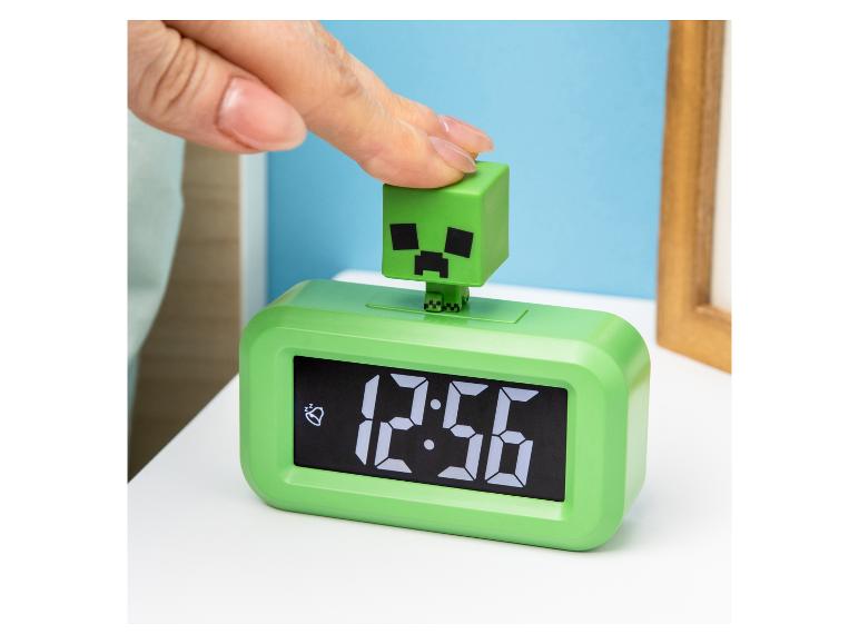 Réveil vert Minecraft Creeper avec une main appuyant sur le dessus