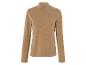 Un pull à manches longues beige à col montant.