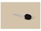 Brosse de toilette noire avec manche en métal sur fond beige.