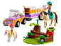 Ensemble LEGO Friends avec une voiture, des chevaux, des figurines et des obstacles.