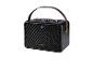 Un haut-parleur Bluetooth portable noir Silvercrest avec une sangle en cuir.