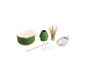 Set à matcha vert avec bol, fouet, support, cuillère et tamis.