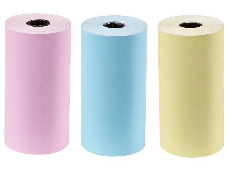 Rouleaux de papier thermique rose, bleu et jaune pâle.
