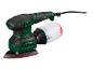 Une ponceuse Parkside verte avec aspirateur.