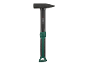 Marteau avec une tête noire et un manche vert.