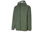 Une veste verte à capuche.