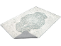 Tapis blanc et sarcelle à motifs traditionnels, montrant le dos antidérapant.