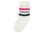 Une chaussette blanche avec des rayures roses, vertes et noires.
