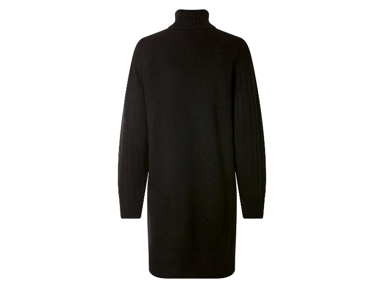 Robe pull noire à col roulé avec manches longues texturées.