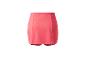 Jupe-short de sport rose corail avec un logo discret sur la ceinture.
