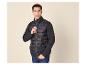Veste matelassée noire pour homme avec manches tricotées et jean bleu.