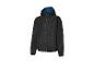 Une veste noire à capuche.