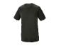 Un t-shirt noir à manches courtes.