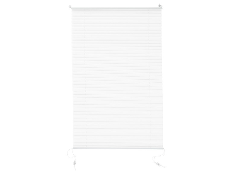 Des stores blancs avec commande par cordon.