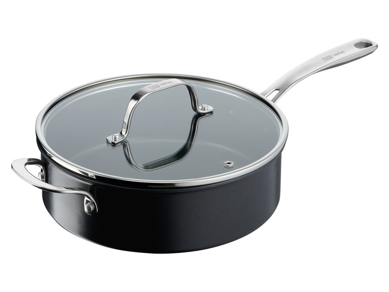 Une casserole noire avec un couvercle en verre transparent de la marque Tefal.