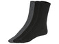 Trois paires de chaussettes côtelées en noir et gris.