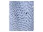 Tissu en maille bleu clair avec ornements scintillants.