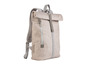Un sac à dos beige avec un design unique en papier.
