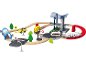 Ensemble de trains et voitures en bois avec gare, tunnel et passages à niveau.