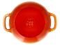 Une casserole orange SilverCrest vue de dessus.