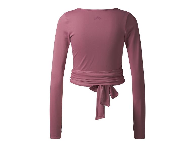 Un haut à manches longues rose avec un nœud au dos