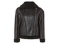 Blouson en cuir noir avec col en fourrure.