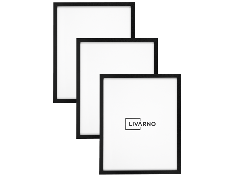 Trois cadres photo noirs avec passe-partout blancs, disposés en diagonale.