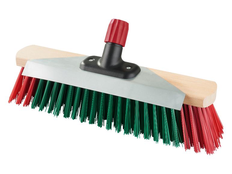 Brosse avec poils rouges et verts, base en bois et fixation noire et rouge.